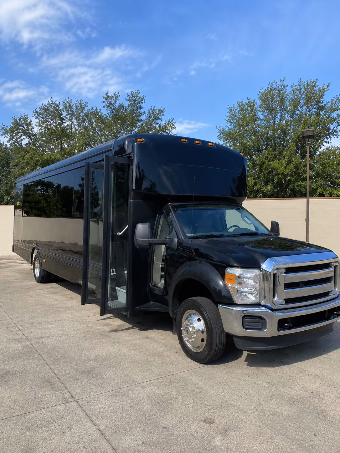 salem 20 passenger party bus