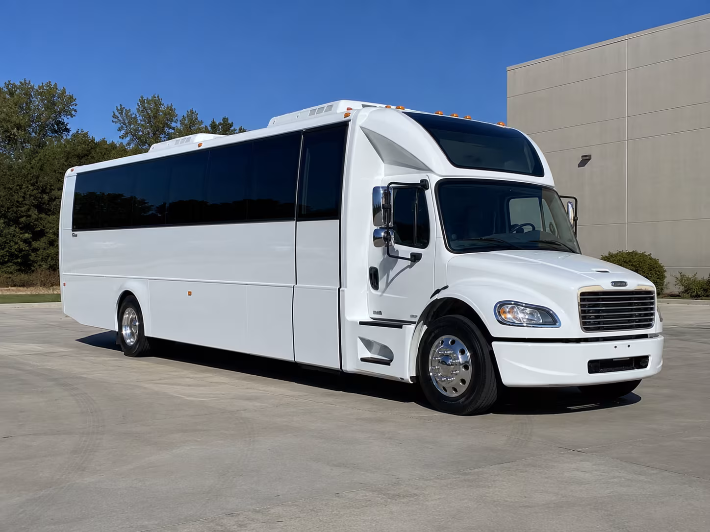 salem 28 passenger party bus